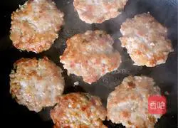 Illustration of how to make pan-fried lotus root cake 12