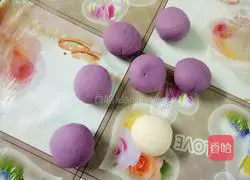 Illustration of how to make violet steamed buns 8