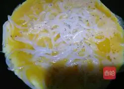 Illustration of how to make whitebait egg pancake 6