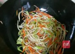 Illustration of how to make fried noodles 3