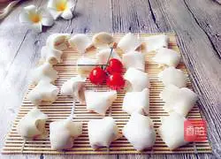 Illustrations of how to make wontons 10