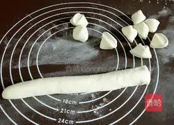 Illustration of how to make celery and fresh meat dumplings 6