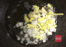 Illustration of how to make Tianyuan fried noodles 9