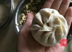 Illustration of how to make pork and eggplant buns 12