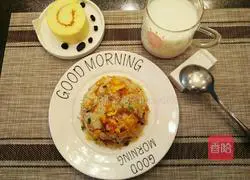 Illustration of how to make fried rice with floss and eggs 13