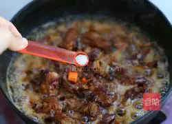 Illustration of how to make braised pork ribs with rice 11