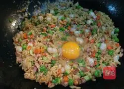 Xinwen Gourmet Scallop, Shrimp and Egg Fried Rice Recipe Illustration 12