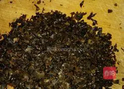 Illustration of how to make leek and fungus dumplings 3