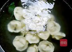 Illustration of how to make mushroom, green vegetable and meat dumplings 14