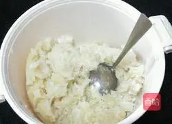 Illustration of how to make pan-fried potato pancakes 2