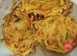 Shredded potatoes Illustration of how to make cakes 4