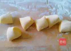 Illustration of how to make rose steamed buns 8