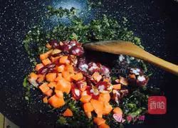 Braised rice with pickled cabbage and sausage Practice illustration 6