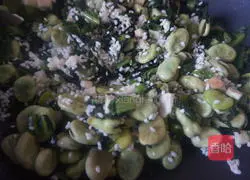  Recipe for Braised Rice with Lettuce Leaves and Broad Beans 6