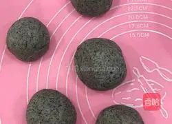 Illustration of how to make black sesame steamed buns 11