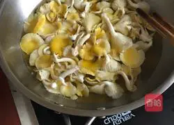 Illustration of how to make yellow mushroom, celery and pork dumplings 2