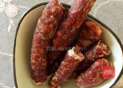 Illustration of how to make glutinous rice flavored sausage and bean dregs steamed bun rolls 6