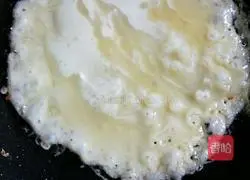 Illustration of how to make breakfast omelette rolls 2