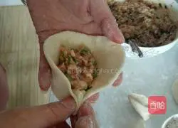 Illustration of how to make meat buns 3