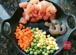 Illustration of how to make fresh grapefruit fried rice 1