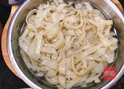 Illustration of how to make soybean paste noodles 11