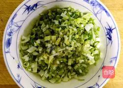 Illustration of how to make dumplings stuffed with mutton and zucchini 7