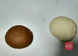 Illustration of how to cut steamed buns with two-color knife 3