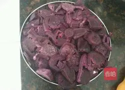 Illustration of how to make purple potato cheese sandwich pancake 2