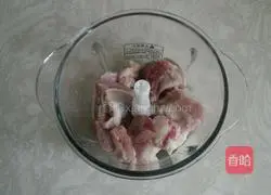 Illustration of how to make dumplings stuffed with meat and three delicacies 3