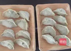 Illustration of how to make leek, egg and shrimp skin dumplings 10
