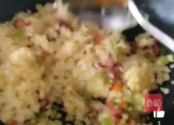Illustration of how to make bacon and assorted fried rice 3