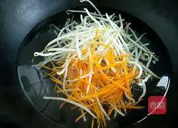 Illustration of how to make Zhixiang mung bean sprout noodles 2