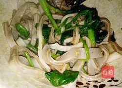 Illustration of hand-rolled sweet potato noodles 10