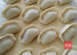 Illustration of how to make fresh dumpling stuffing 11