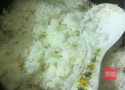 Illustration of how to make fried rice with kale and sausage 7