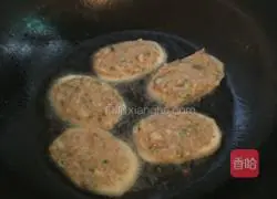 Illustration of how to make shrimp paste and lotus root cake 12