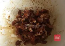 Illustration of how to make fried noodles with shredded pork 4