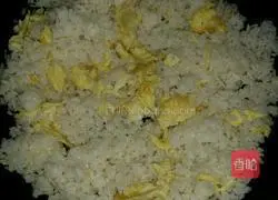 Illustration of how to make egg fried rice 3