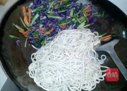 Illustration of how to make colorful fried noodles 12