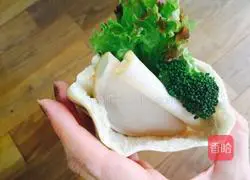 Illustration of how to make thousands of pocket sandwiches 10