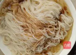 Illustration of how to make scallion oil noodles 11