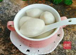 Illustration of how to make glutinous rice balls during the Chinese New Year 17