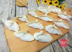 Illustration of how to make mushroom and pork dumplings 9