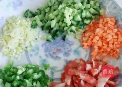 Illustration of how to make sausage and assorted fried rice 1