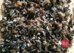 Illustration of how to make multi-stuffed three-fresh dumplings 3