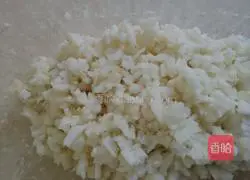 Illustration of how to make water chestnuts, shrimps and pork buns 7