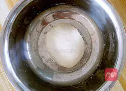 Illustration of how to make leek and egg buns 1