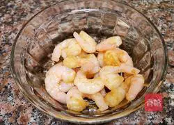 Pineapple and Shrimp Fried Rice Recipe Illustration 5