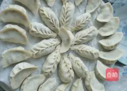 Illustration of how to make leek, egg and shrimp dumplings 13