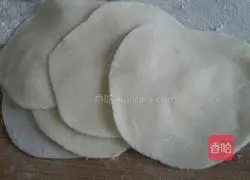 Illustration of how to make celery stuffed dumplings 17